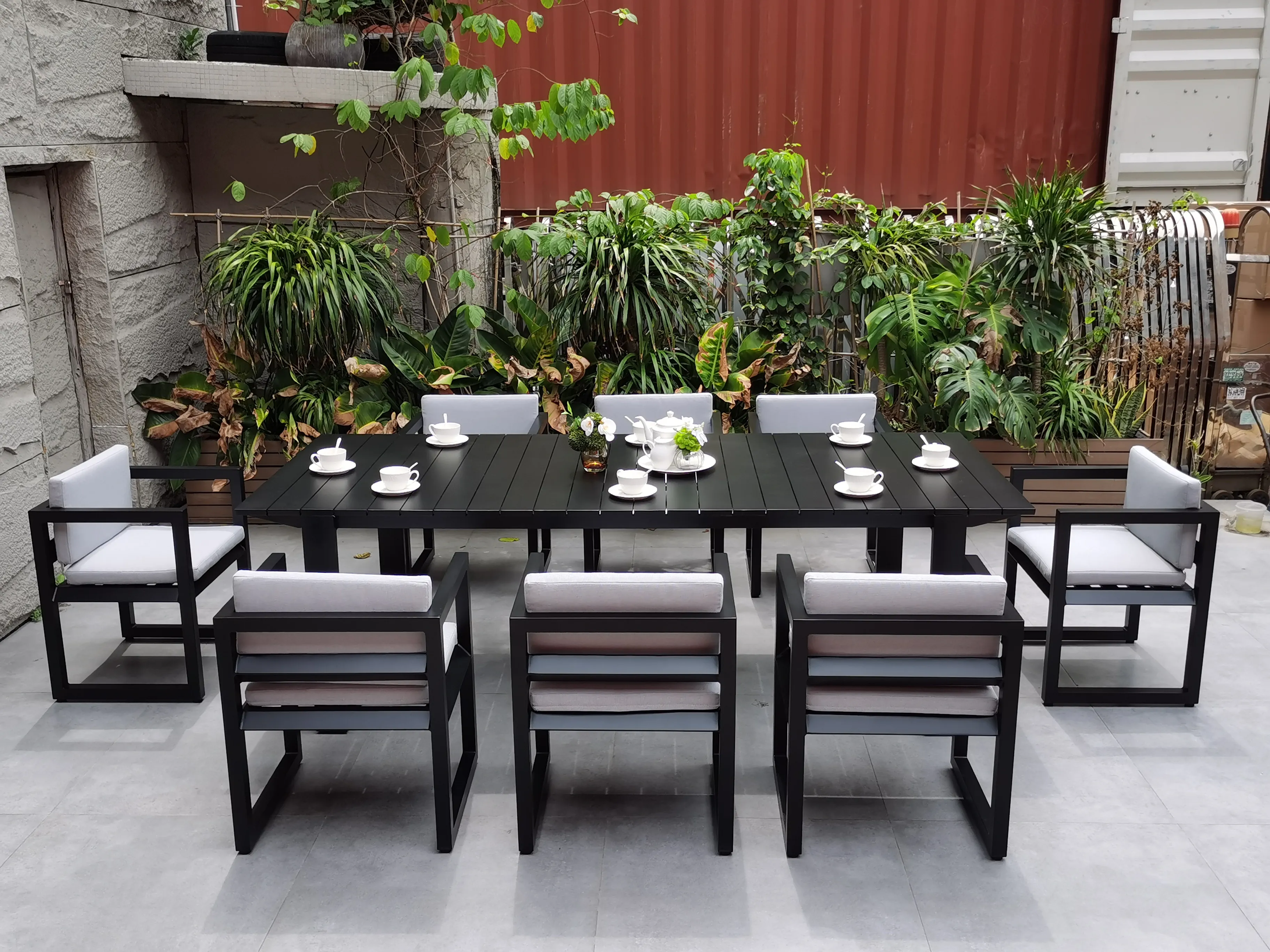 屋外パティオチェア：スタイリッシュで耐久性のある屋外家具の究極ガイド