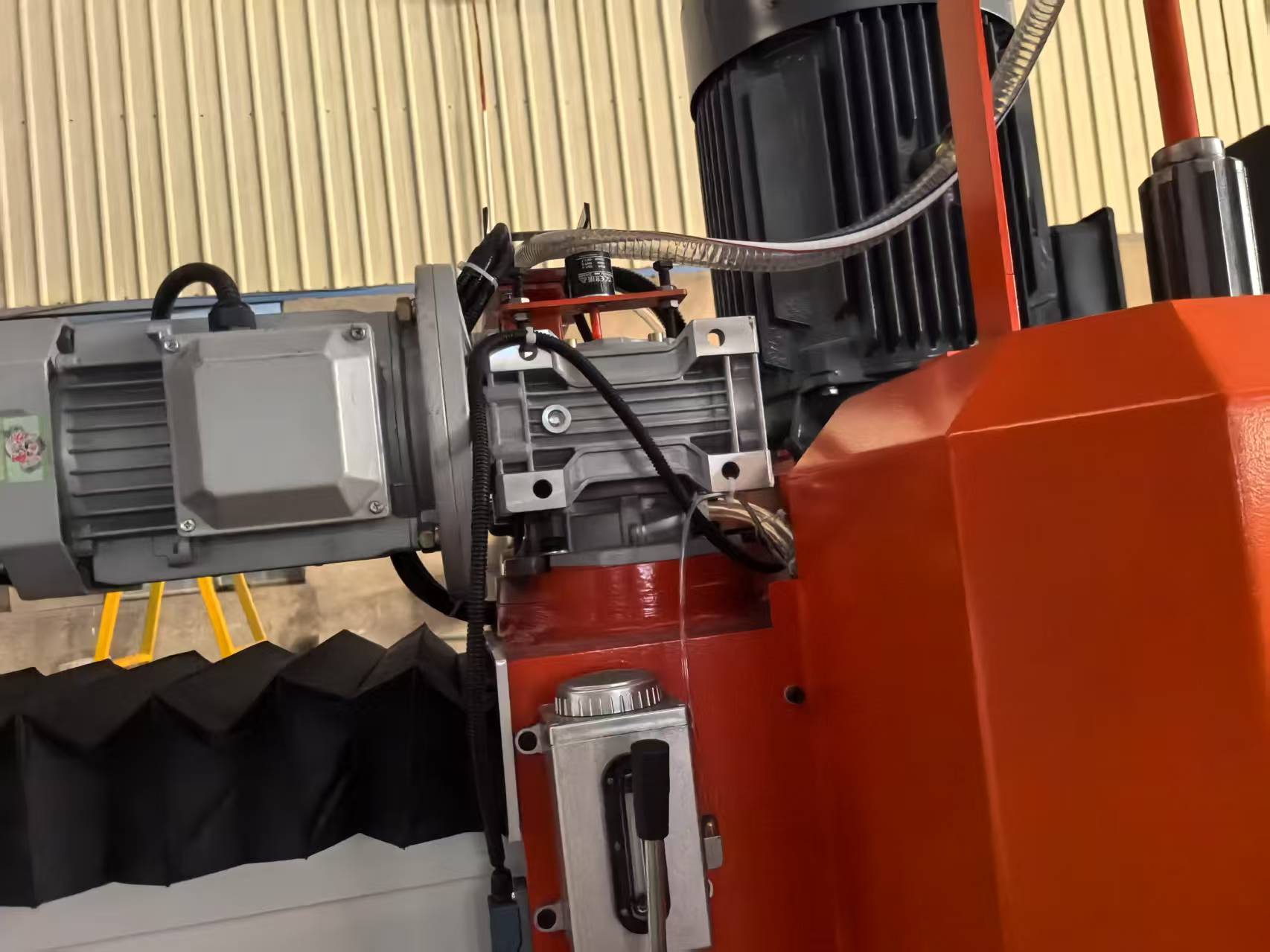 Great Base QSM-2000 Bridge Type Single Head Polishing Machine Marble Granite Slabs Polishing Machine