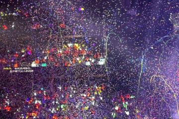 De spectaculaire podiumeffecten: ontketen de magie van de tieners in tijden