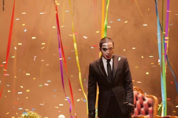 CALL ME BY FIRE's confetti en streamer