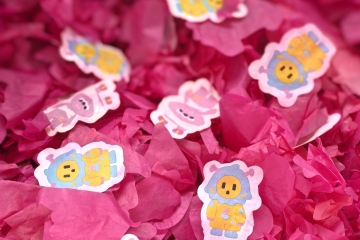 Custom Printed Confetti for Star Concert Events | Silence Wang Exclusive Stage Confetti Case