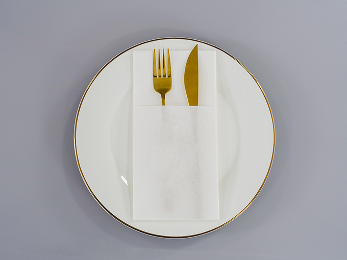 43 x 43 cm weiße Airlaid-Servietten für Restaurants
