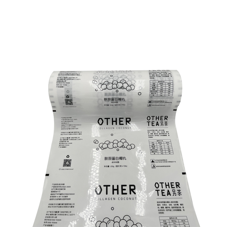 Рулон белой пластиковой пленки для упаковки пищевых продуктов