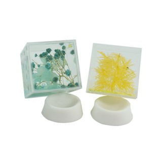 Handmade Dried Flower Resin Paperweight – Cube-Shaped Craft for Desk Organization & Decor