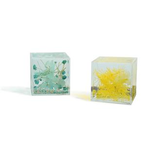 Handmade Dried Flower Resin Paperweight – Cube-Shaped Craft for Desk Organization & Decor