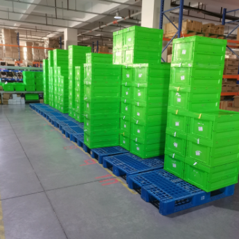 plastic vegetable transport crates