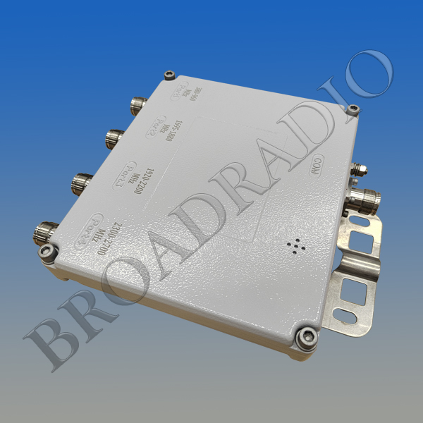 Quad-band combiner 698-960/1695-1880/1920-2200/2300-2700MHz