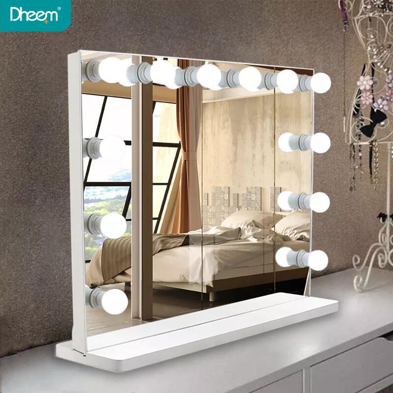 Hollywood vanity mirror with light bulbs