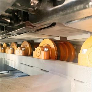 Apron Feeder with Excavator Chain and Labyrinth Seal Support Roller