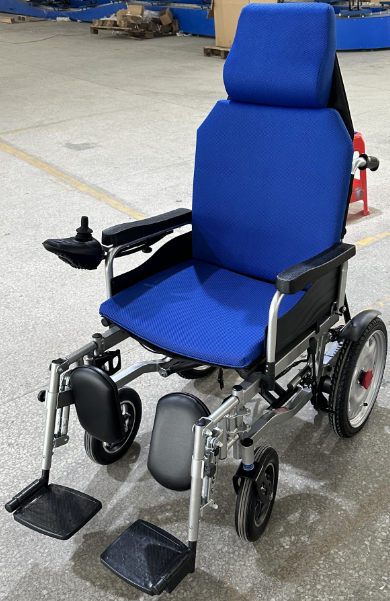 What should I pay attention to when charging the electric wheelchair battery?