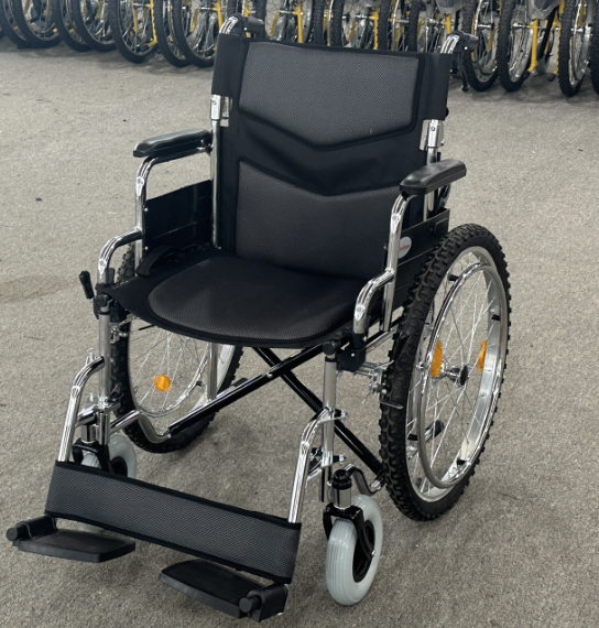 How to choose a good wheelchair for elderly people with mobility problems?