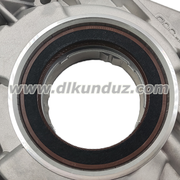 D6E BF6M2012 oil pump front cover 21489736 04258382 04502445 04515825
