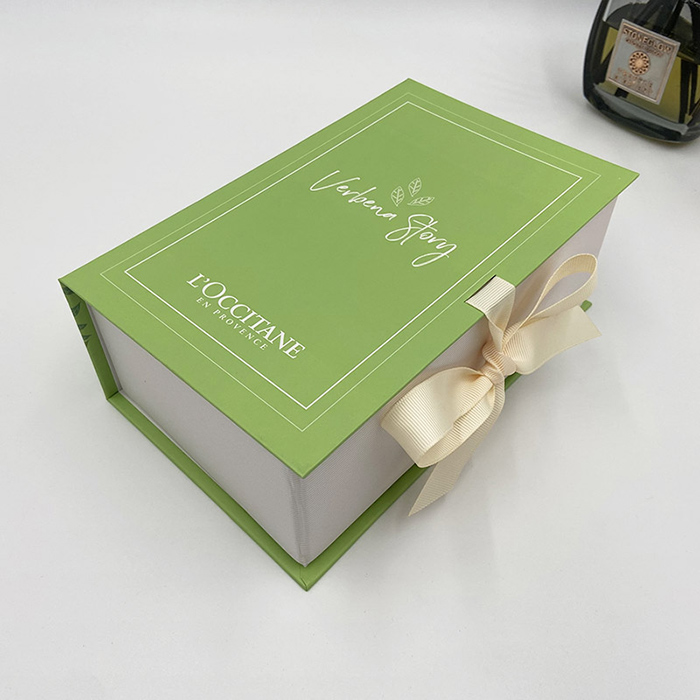 Luxury Rigid Gift Box With Ribbon Foldable For Shipping