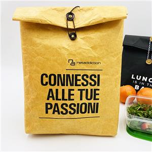 Wasbare papieren lunchzak geïsoleerd