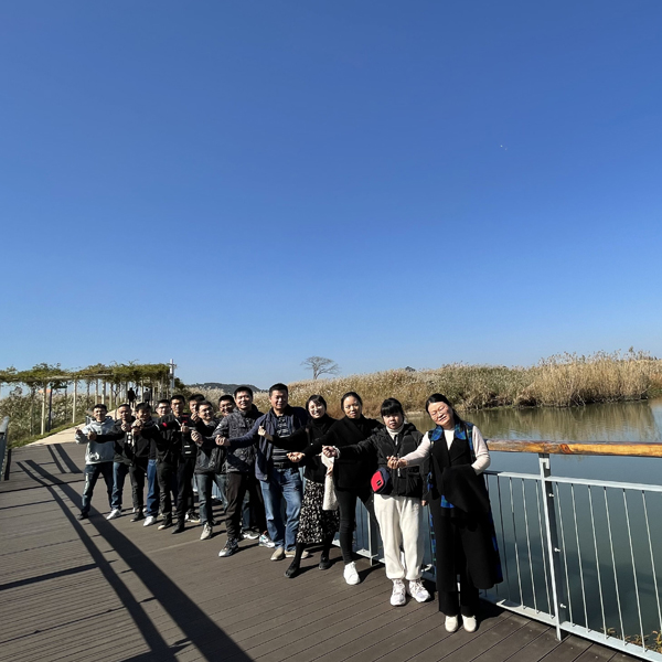 Yante organizó a todos los empleados para visitar el Parque del Humedal del Lago Xiazhu en Deqing