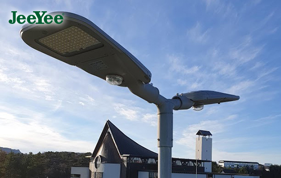Farola LED con sensor de movimiento en Noruega
