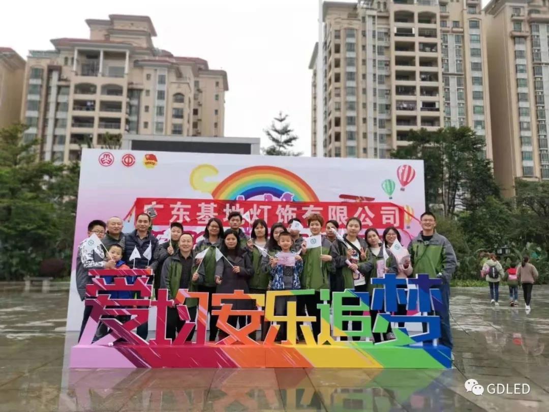 Go Hiking in this Warm Spring