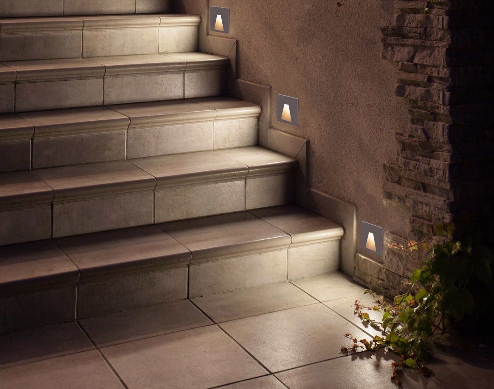 Concrete step light