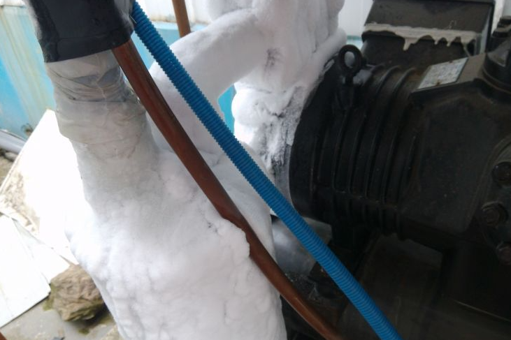 What are the reasons for compressor return air frosting?
