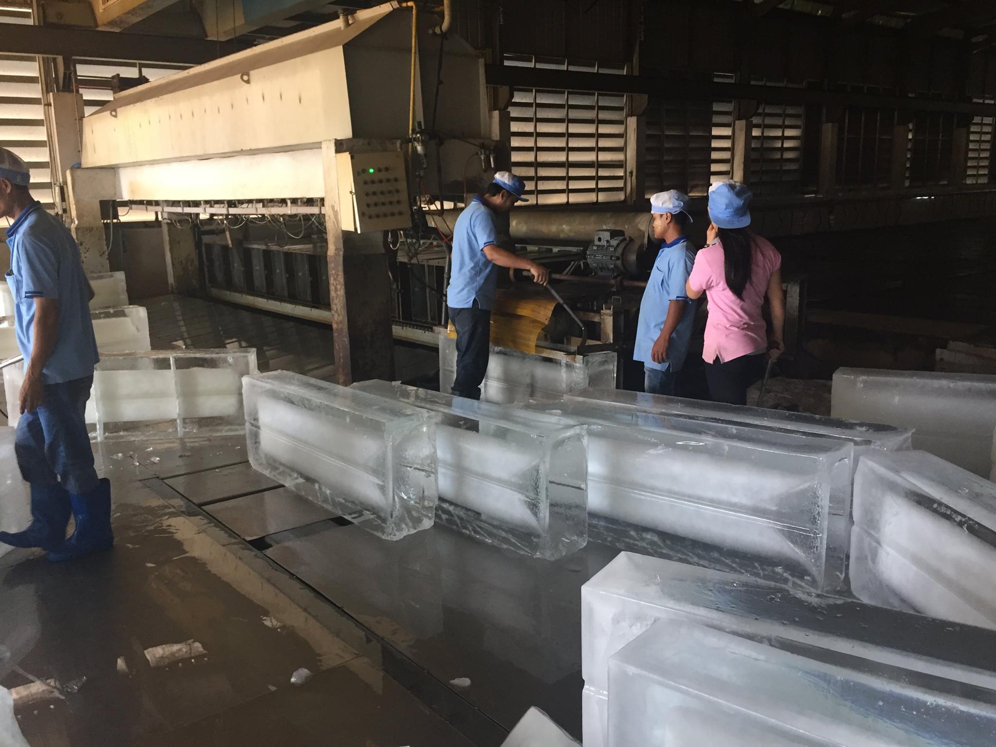 Kilang membuat ais di Thailand