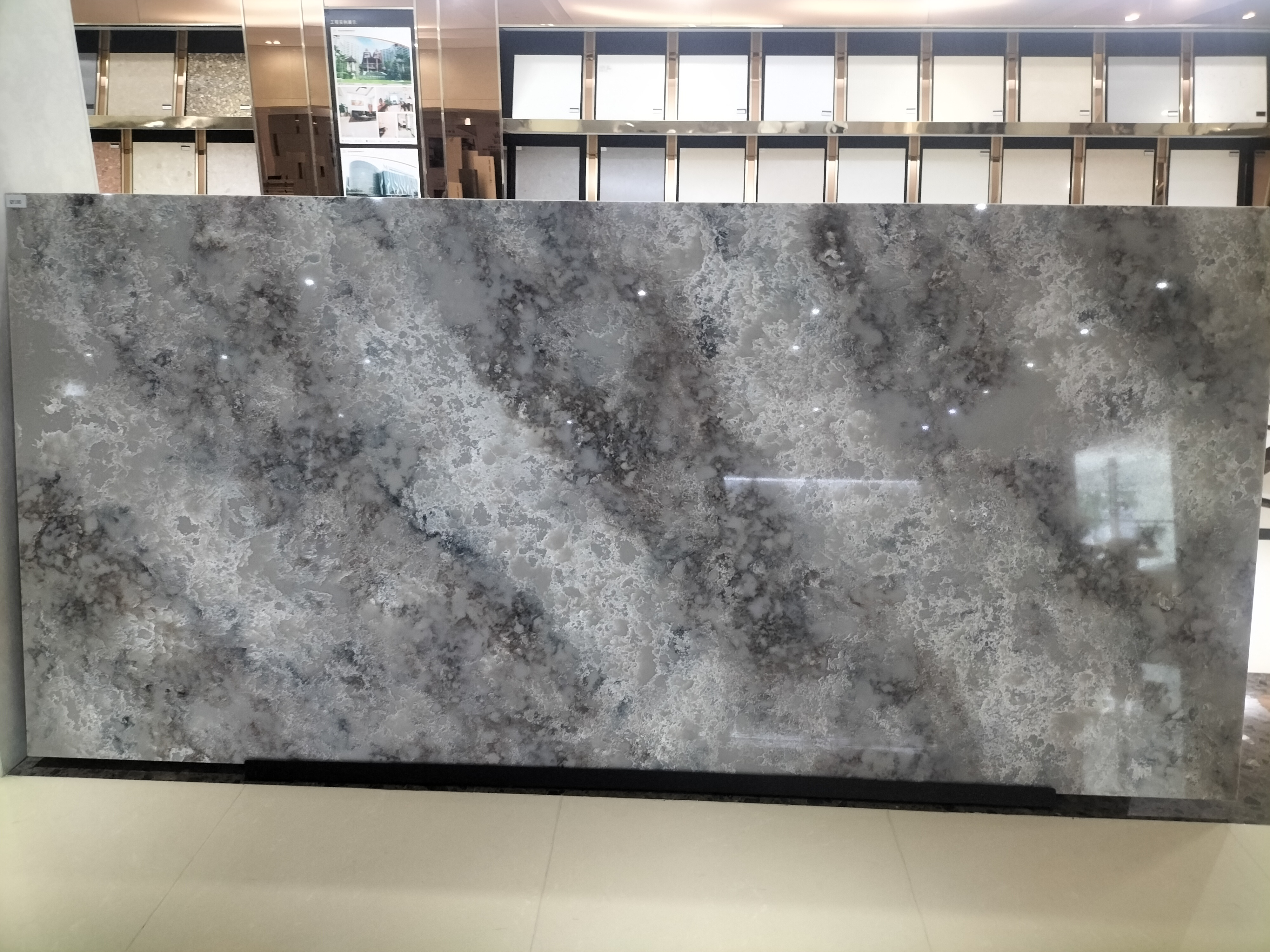 Marble Looking Calacatta Quartz Slab