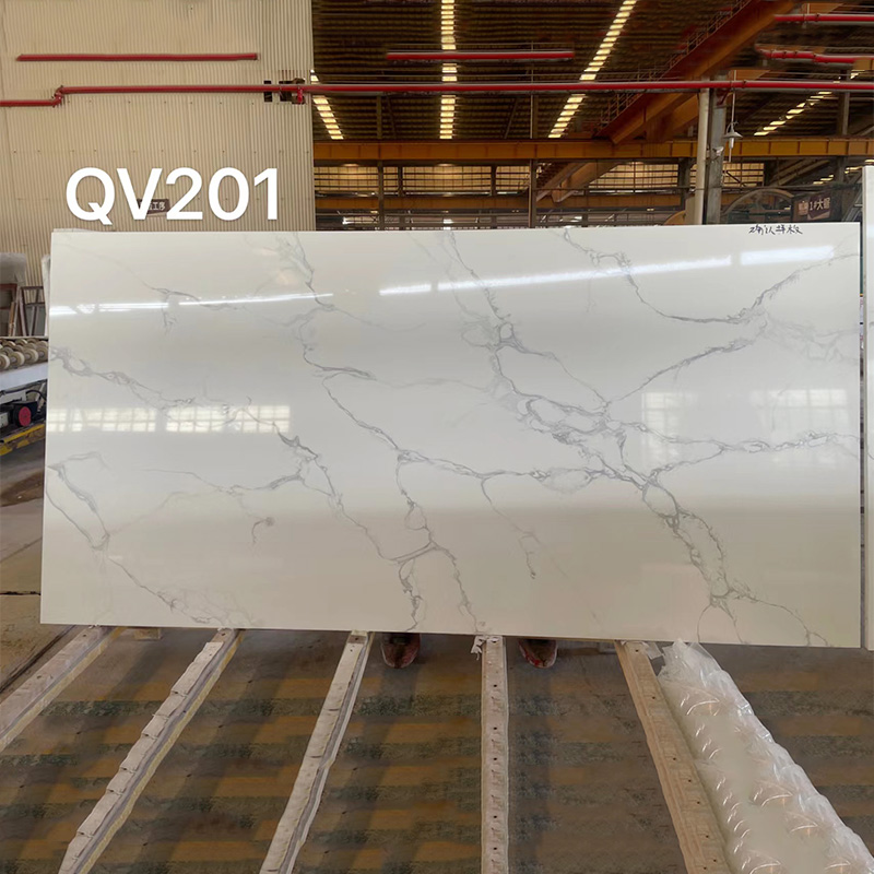 How to choose a Calacatta quartz countertop suitable for indoor fireplaces?