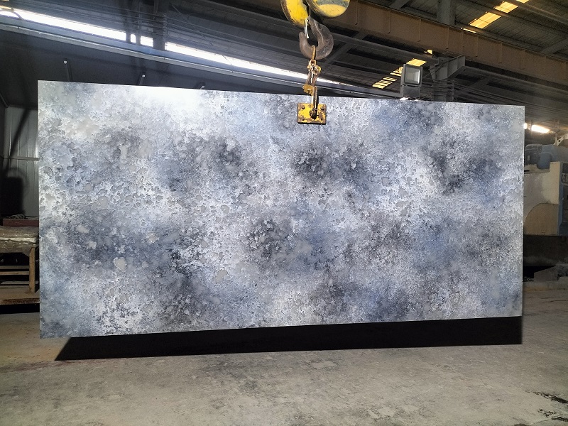 What are the color and texture trends for the calacatta quartz countertop?