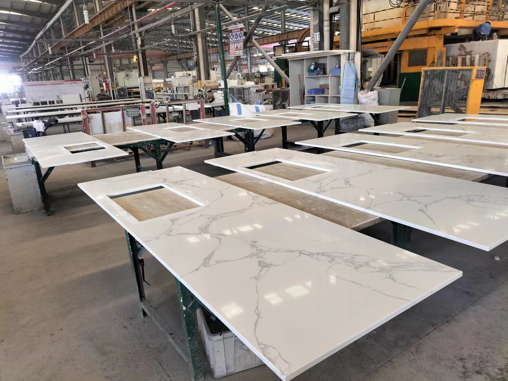 How to choose a texture for calacatta quartz worktop that suits your kitchen style?