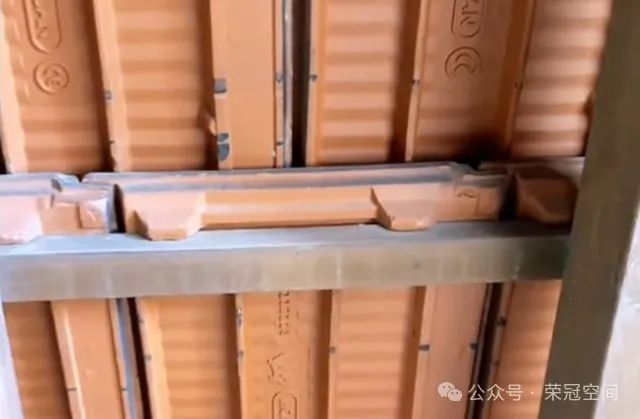 Can I walk on my clay tile roof? Can I walk on my clay tile roof?