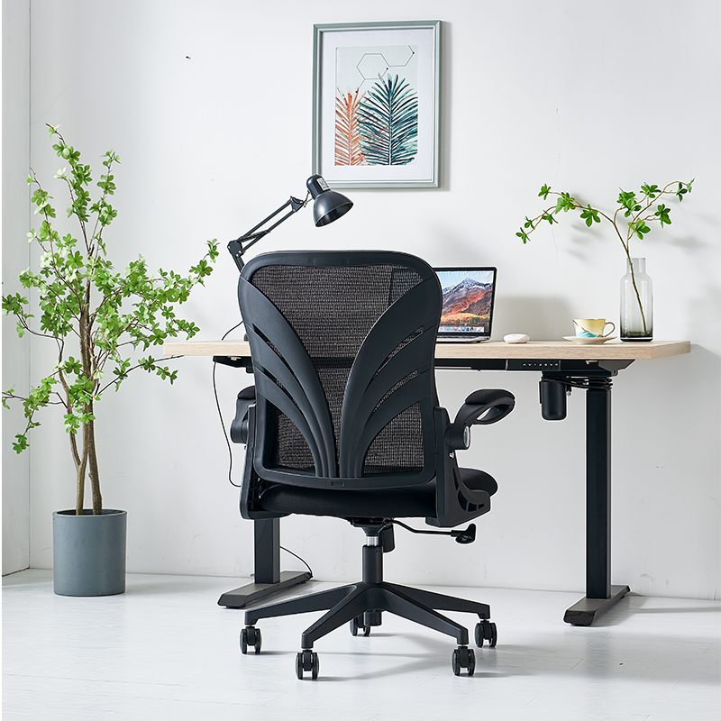 Mesh-Stuhl für das Arbeitszimmer im Home Office