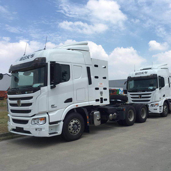 Gas Asli Traktor CNG Pelepasan Rendah Ekonomi Untuk Logistik 380HP