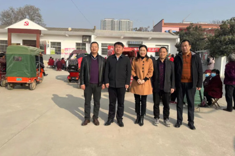 البلد المفضل ، العمل الشتوي الدافئ - شركة روييانغ مجموعة الشمال الغربي كابل شارك.، المحدودة. تقيم أنشطة التبرع بالقطن