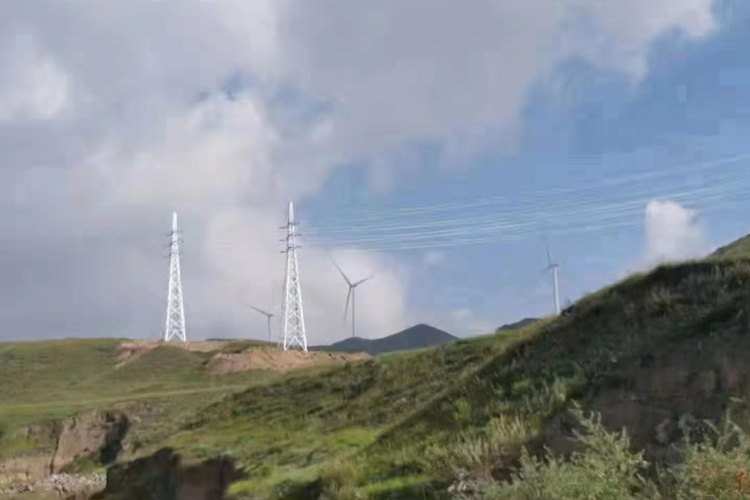 مشروع تشينجده دايوان شيما للطاقة الكهروضوئية بقدرة 300 ميجاوات التابع لشركة تشينا باور كونستركشن