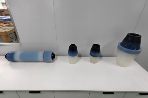 De las moléculas al producto final: La ciencia detrás de los iones de los materiales para accesorios de cables