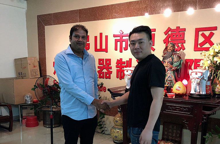 عکس دسته جمعی خریداران خارجی1