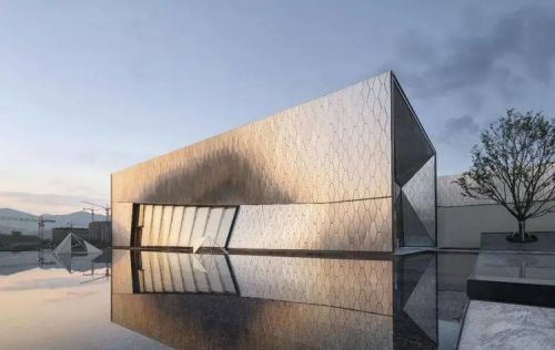 なぜアルミ形材に酸化処理を施す必要があるのですか？