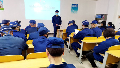 Daily meeting with front line workers