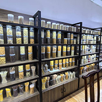 Nouvelle salle d'exposition avec de nombreux nouveaux modèles