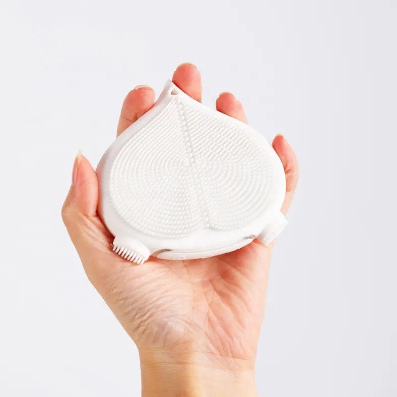 Китай Водонепроницаемая 3D-кремниевая вибрирующая щетка для массажа головы и лица для очищения лица, производитель