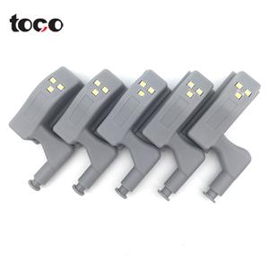 Bútor titkos ajtó kanapé fejtámla speciális zsanérok