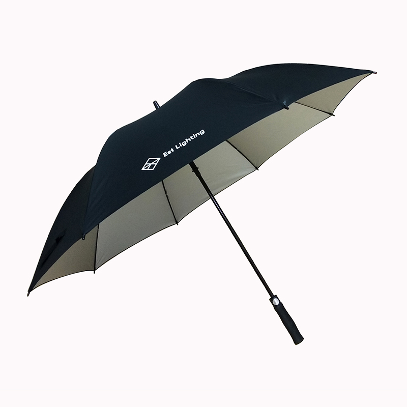 Paraguas de golf negro con apertura automática publicitaria al por mayor con protección UV revestimiento de plata dentro del dosel paraguas de golf de marca
