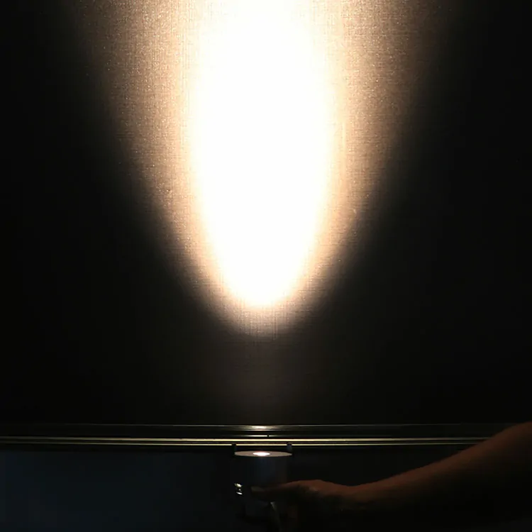 Reflektor punktowy COB z małym otworem