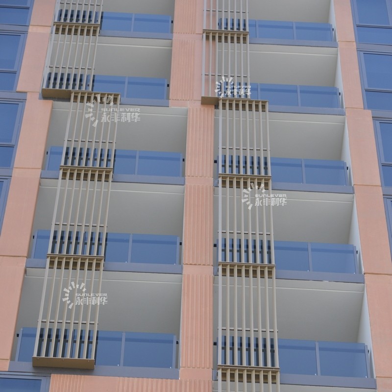 Китай Балконные алюминиевые солнцезащитные регулируемые жалюзи по вертикали, производитель