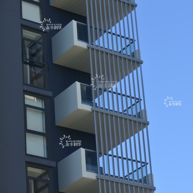 Moderne Aluminium-Sonnenschutzlamellen vertikal für Balkon