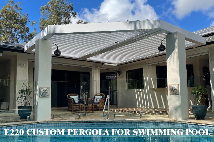 Pergola électrique sur mesure à côté de la piscine de la maison