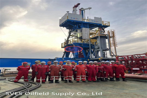 Unidad de Snubbing costa afuera de SVES Oilfield Supply Co., Ltd que opera para un cliente en una plataforma costa afuera de ultramar