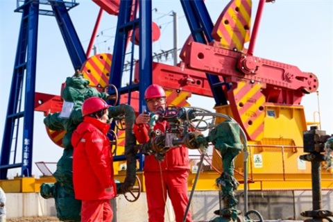 SVES Oilfield Supply Co., Ltd. proporciona una plataforma de gestión de aplicaciones digitales en el sitio de producción de petróleo de la unidad de bombeo para el servicio al cliente.