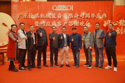 công ty làm việc theo nhóm