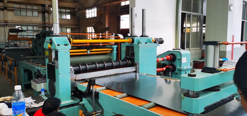 Машина для резки рулонов нержавеющей стали