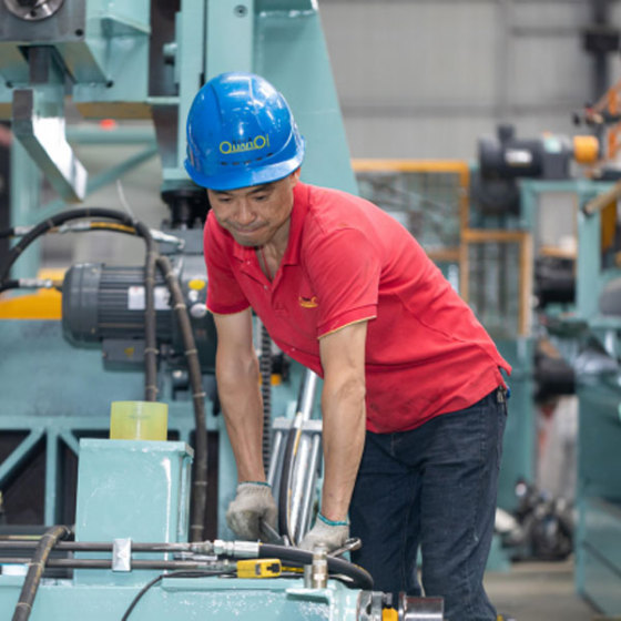 personal duelo técnico del equipo CNC